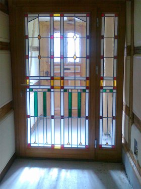 Windfangeingangstür mit Bleiverglasung in Isolierglasscheibe Windfangeingangstür mit Bleiverglasung in Isolierglasscheibe