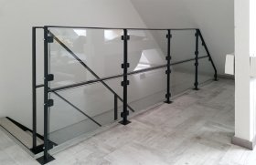 Glasraumtrennung : verglastes Brüstungsgeländer Glasraumtrennung : verglastes Brüstungsgeländer