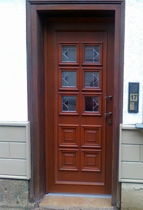 Eingangstüre mit Bleiverglasung in Isolierglasscheibe Eingangstüre mit Bleiverglasung in Isolierglasscheibe