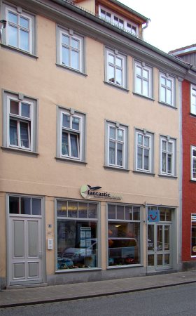 Schaufensteranlage mit zwei Eingangstüren Schaufensteranlage mit zwei Eingangstüren